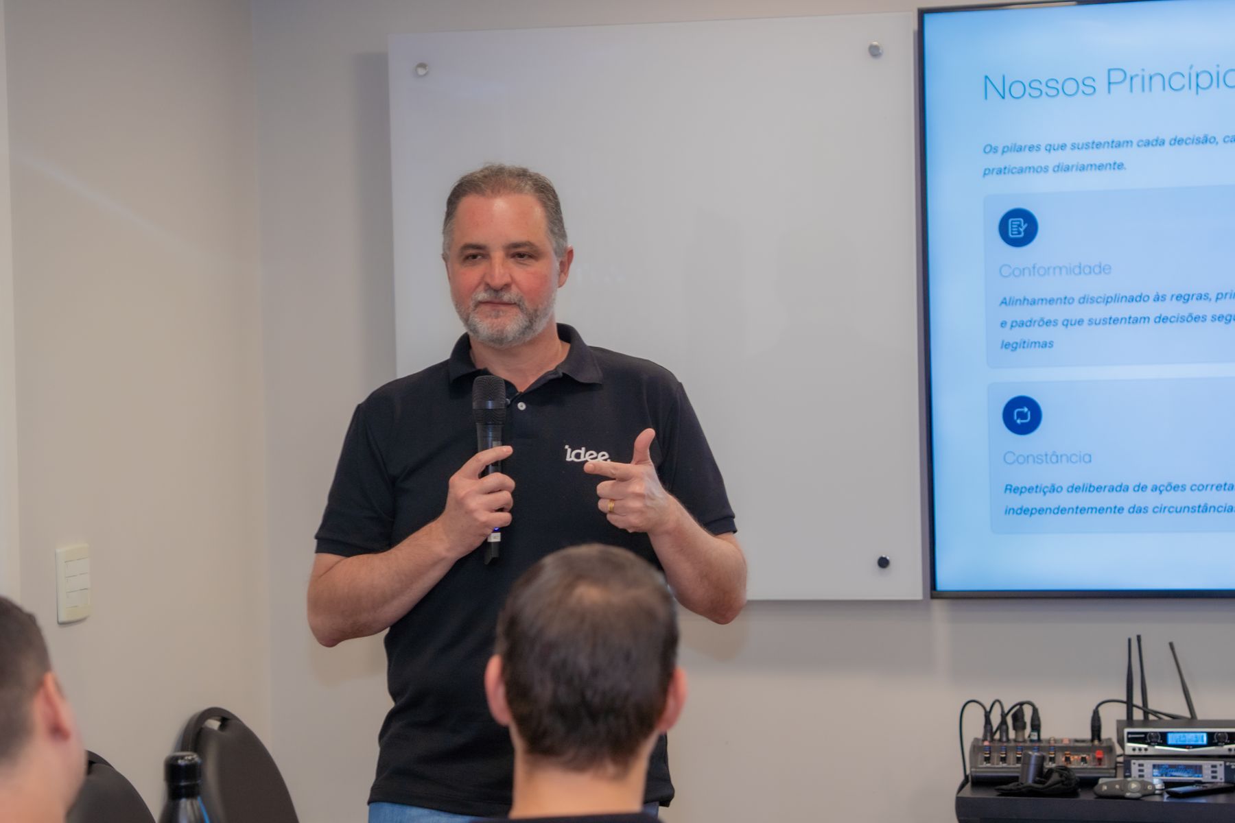 Márcio Valentin conduzindo treinamento da IDEE Academy